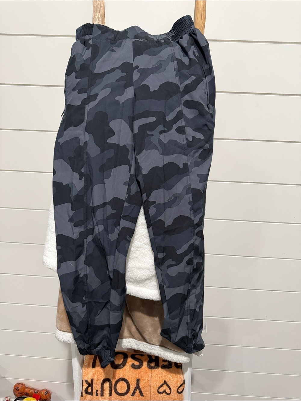 Old Navy Gray & Black Camo Jogger Track Pants